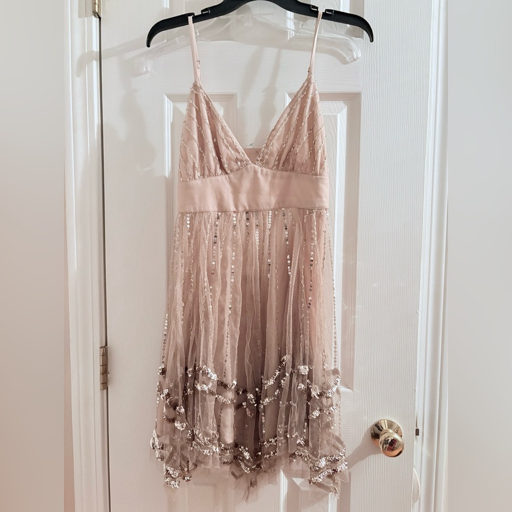 NBD Gold Sequin Lace Dress - Picture 1 of 4